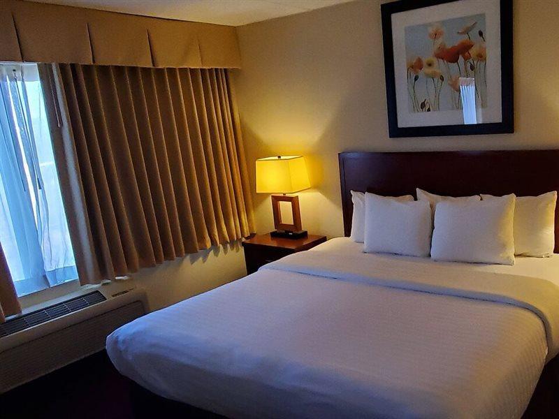 Clarion Hotel Somerset - New Brunswick Exterior foto