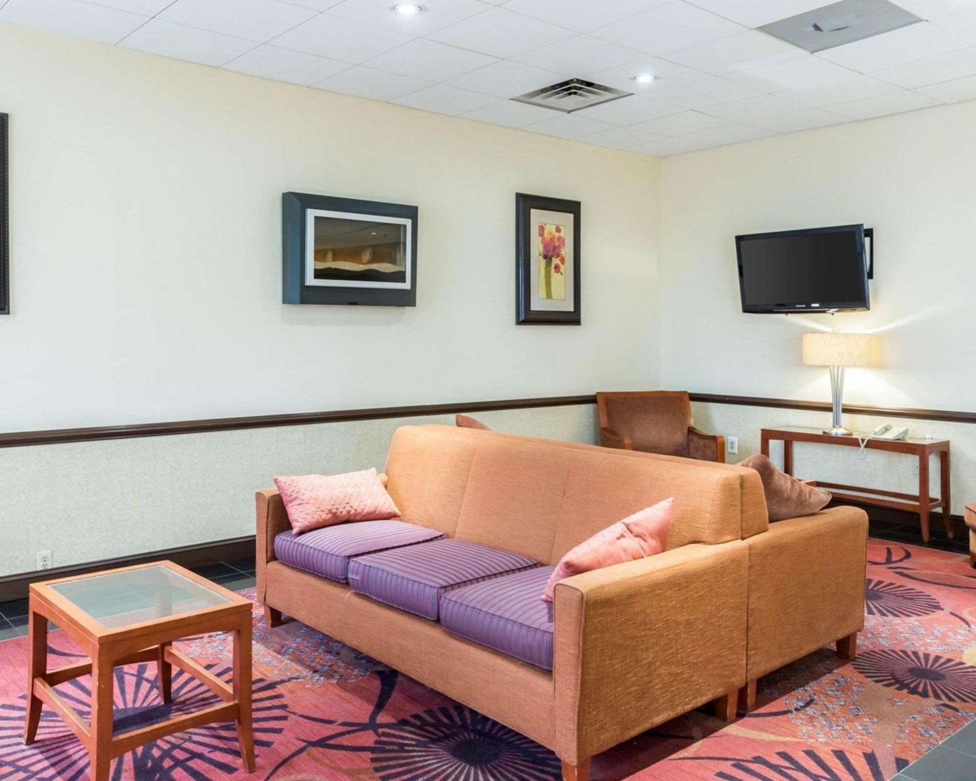 Clarion Hotel Somerset - New Brunswick Exterior foto