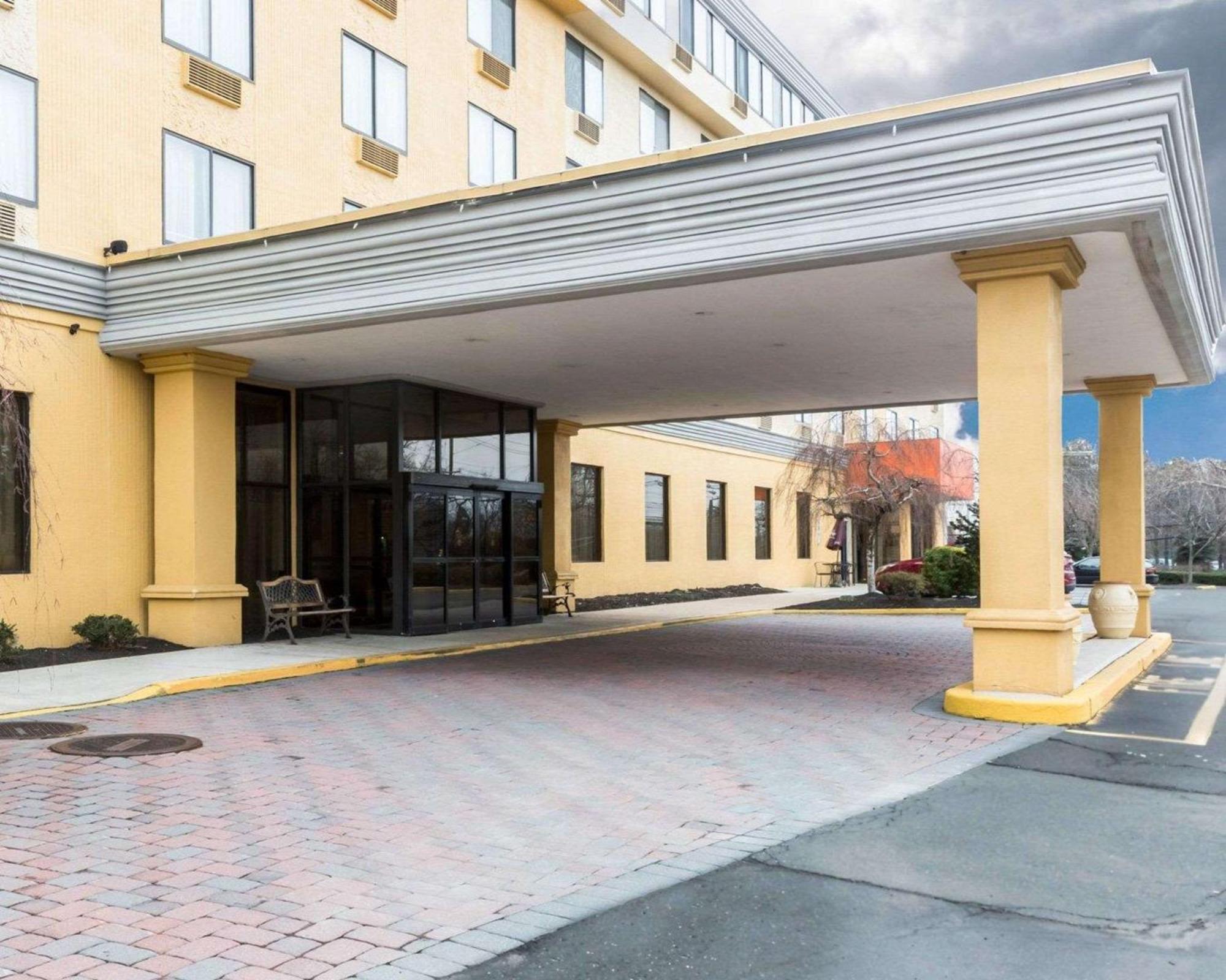 Clarion Hotel Somerset - New Brunswick Exterior foto