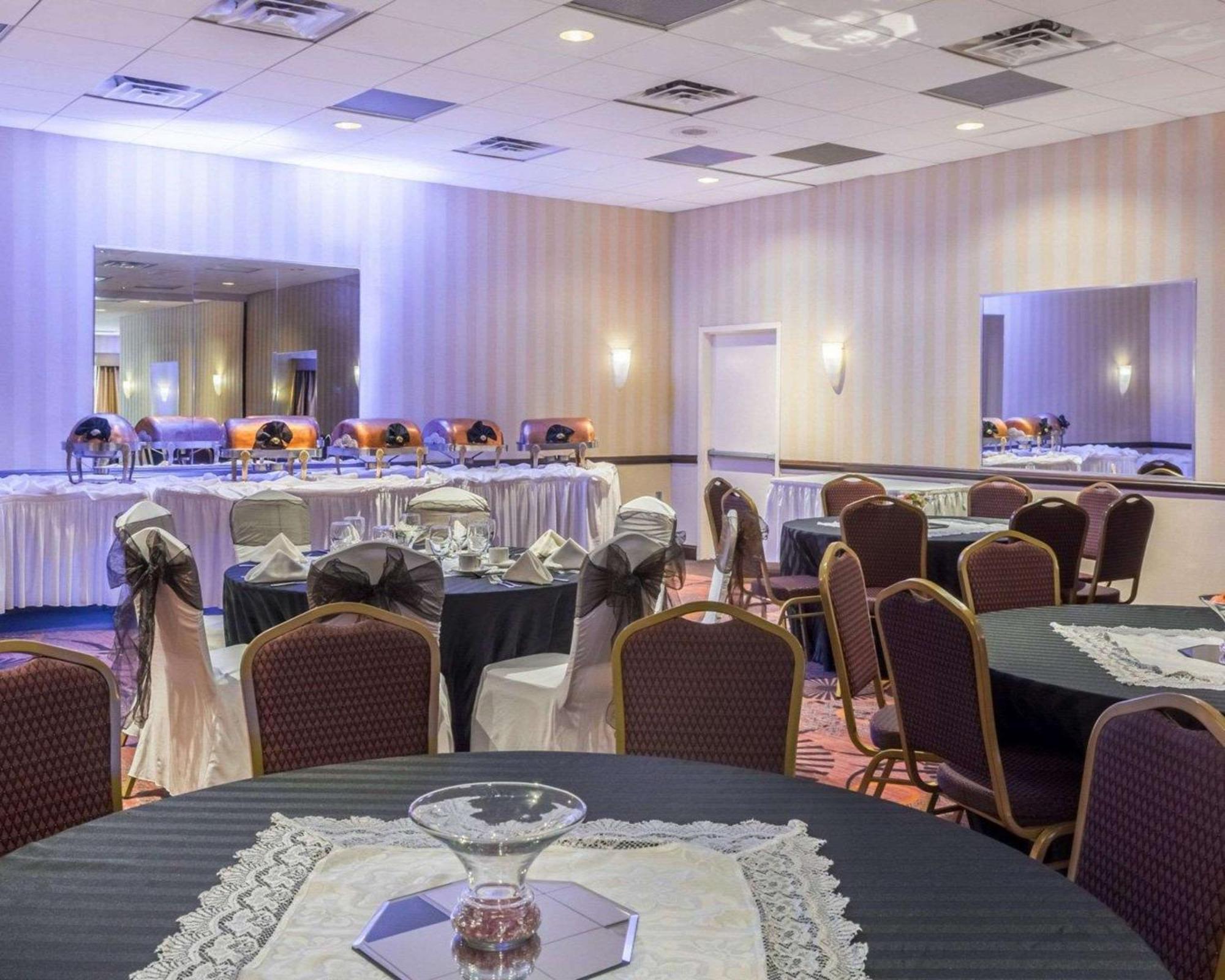 Clarion Hotel Somerset - New Brunswick Exterior foto