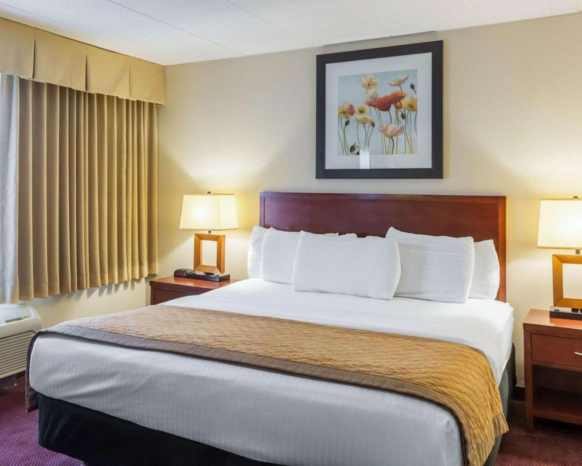 Clarion Hotel Somerset - New Brunswick Exterior foto