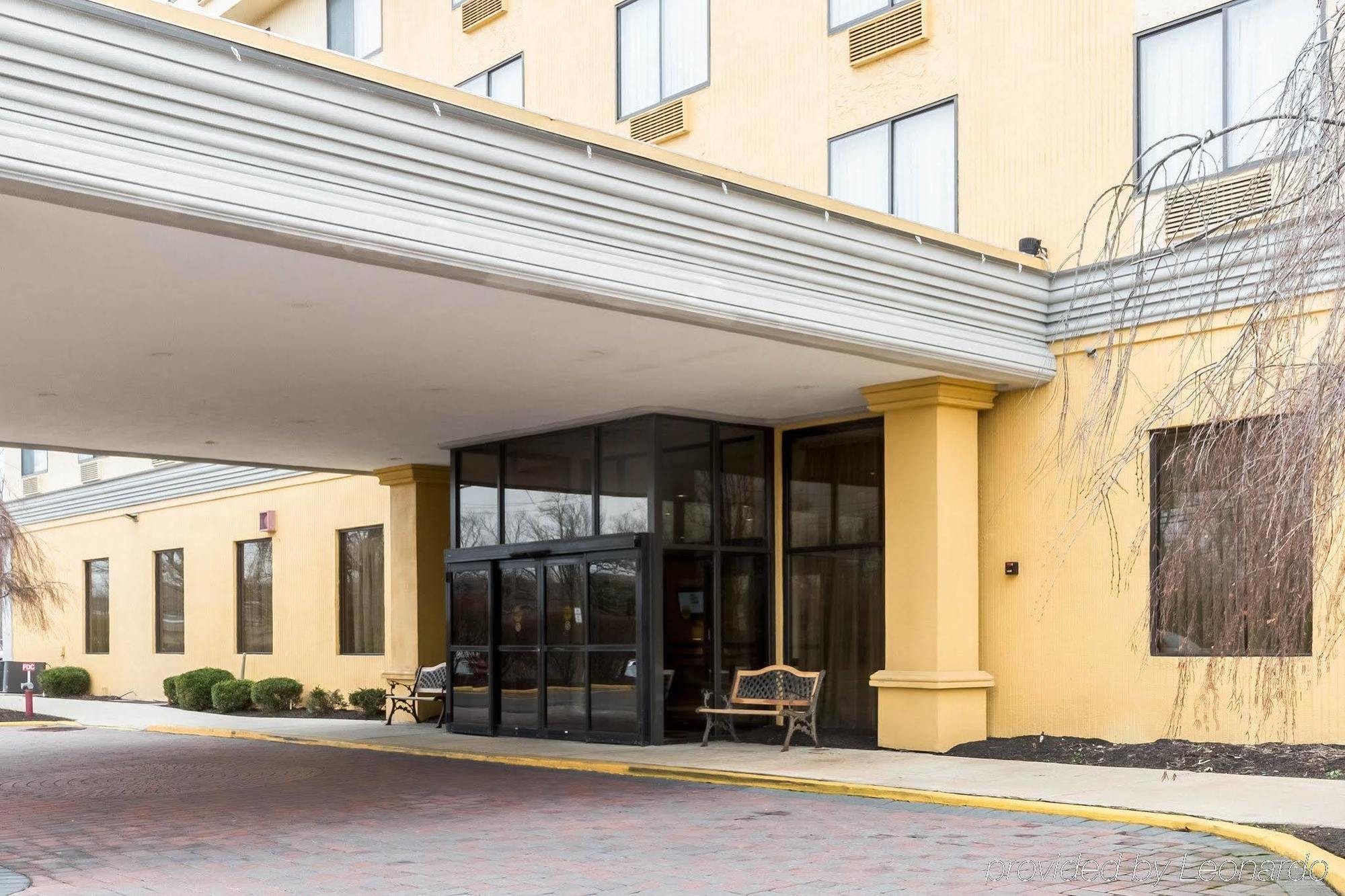 Clarion Hotel Somerset - New Brunswick Exterior foto